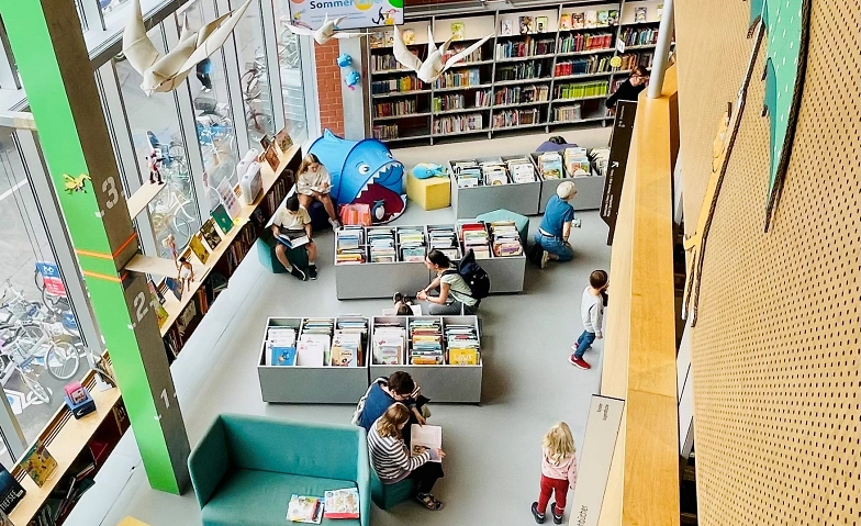 Kinder und Familien in einer offenen Kinderbibliothek